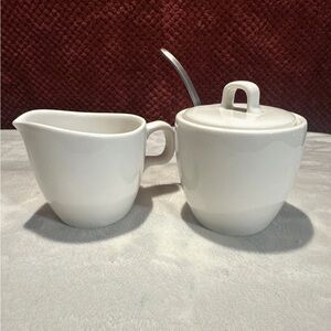 Starbucks Home Collection 2004 Ceramic Creamer & Sugar Bowl White C-4Tx3 S-3Tx4